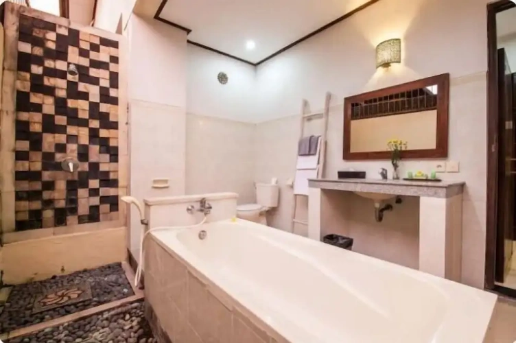 2 Bedrooms Villa