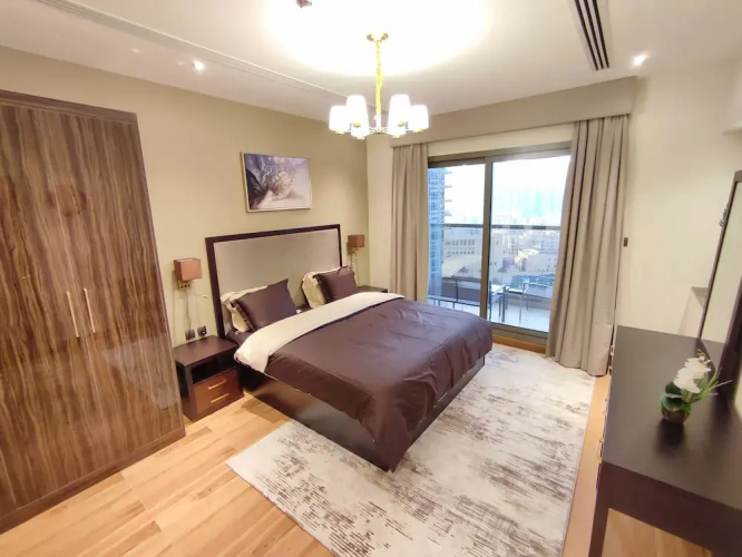 SuperHost - Downtown Apartment With Charming Park Views