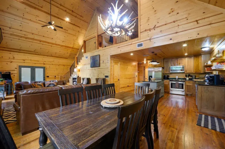 Summer Moon Lodge - For 8ppl - Broken Bow, OK