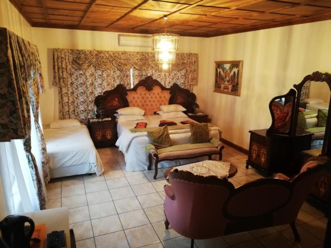 Standard Triple room