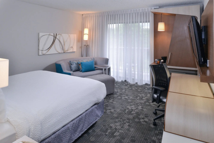 Courtyard Suwanee by Marriott
