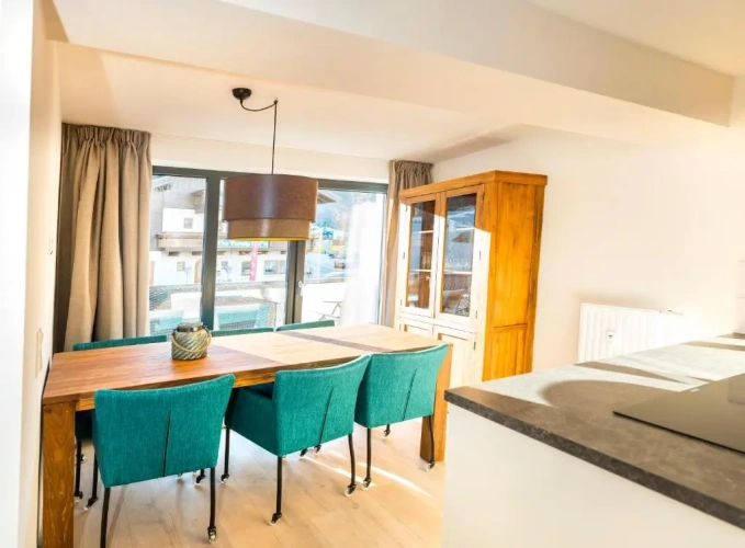 3 Bedrooms Apartment