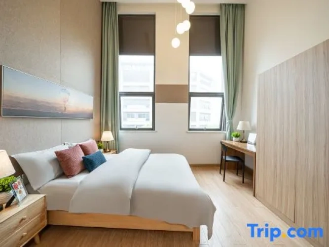 2 Bedrooms Business Suite