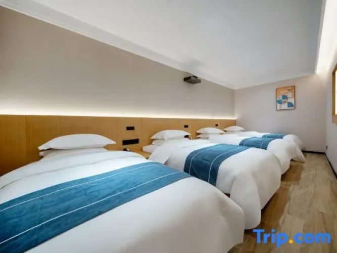 Deluxe Quadruple Suite