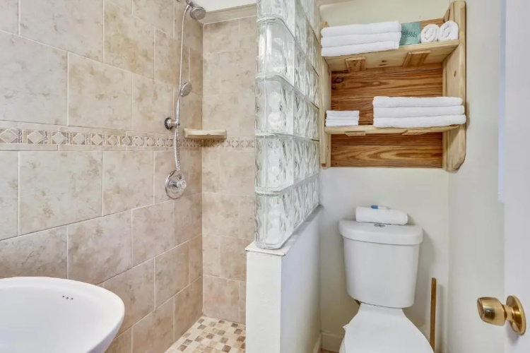 Sunset Beach House - Beach Hugger 1