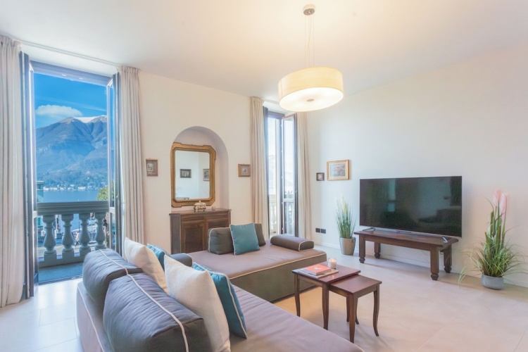 3 Bedrooms Apartment