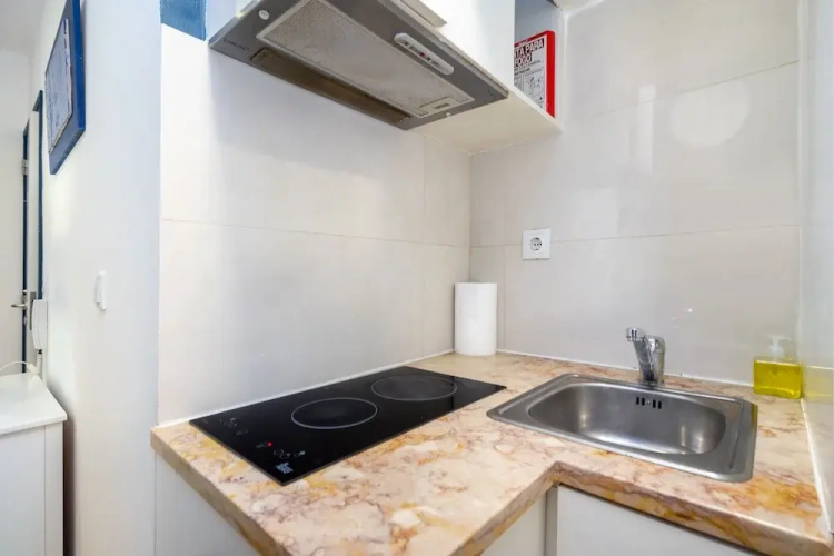 Central Minimalist 1-Bed Great To Explore Lisbon