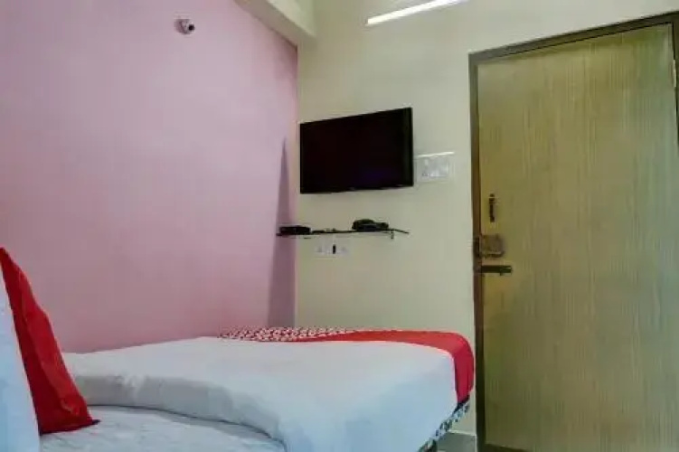 OYO 22101 Shree Raksha Comfort