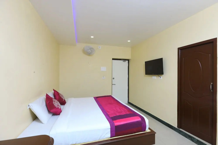 OYO 10199 Hotel B Coral