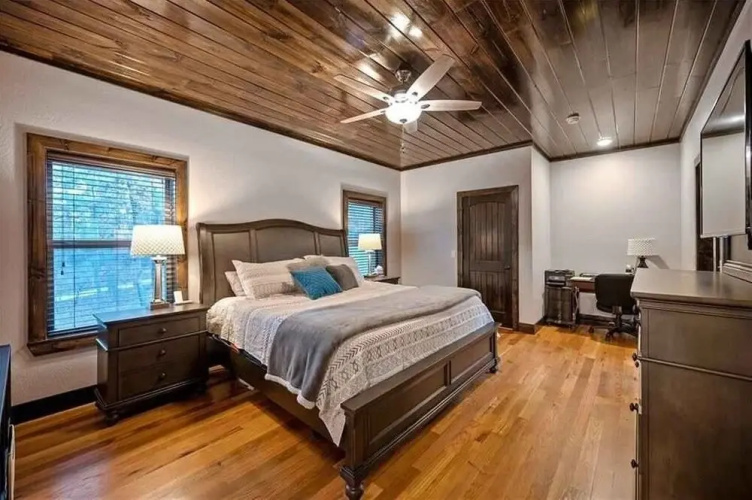Bigfoot's Bend 4 Bedroom Cabin by Redawning