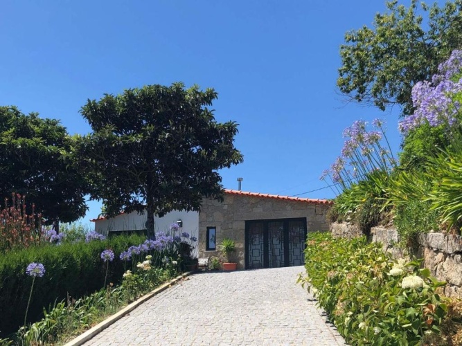 5 Bedrooms Cottage