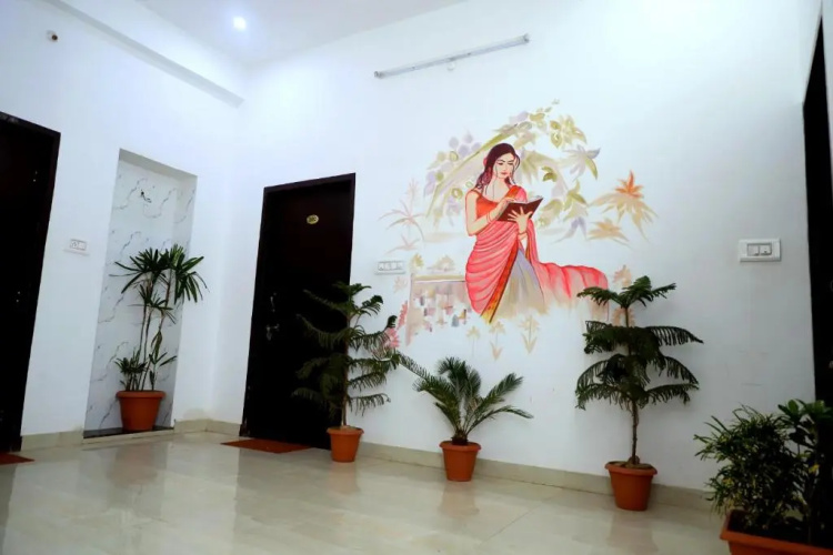 Hotel Golden Bird