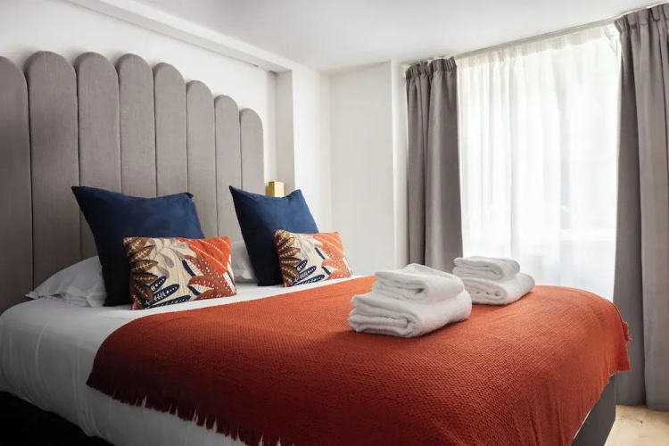 Authentic Apartment - 2br/6p - Place Pigalle