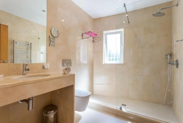 3 Bedrooms Cottage