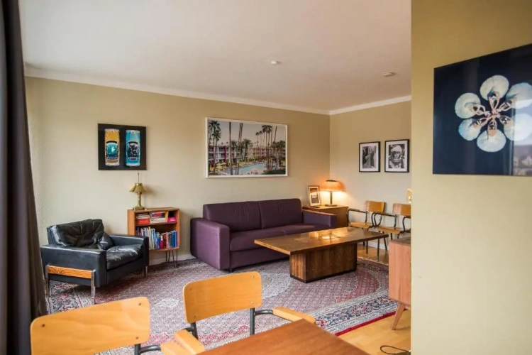 2 Bedrooms Apartment
