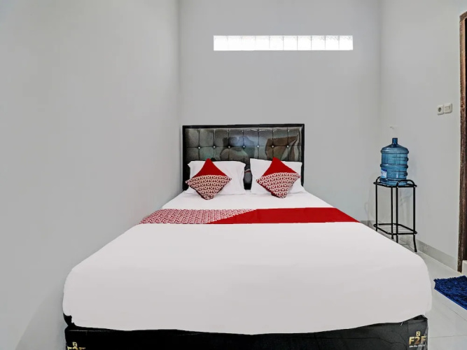 OYO 92057 Reny Kost Syariah