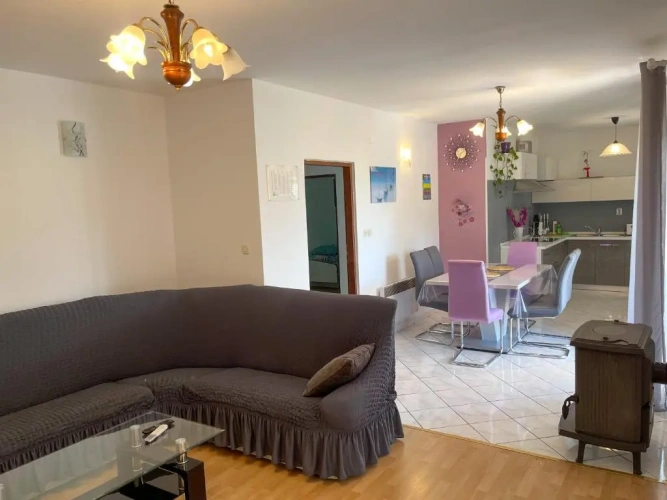 3 Bedrooms Apartment