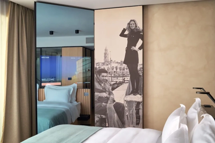 Classic Double room with street view