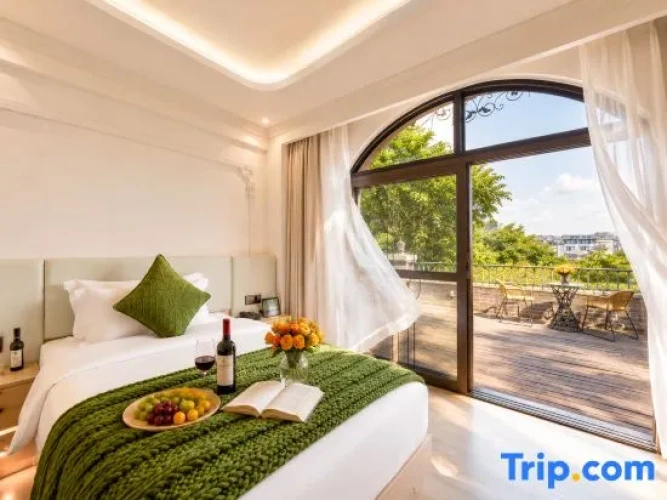 Standard Double room with lake view