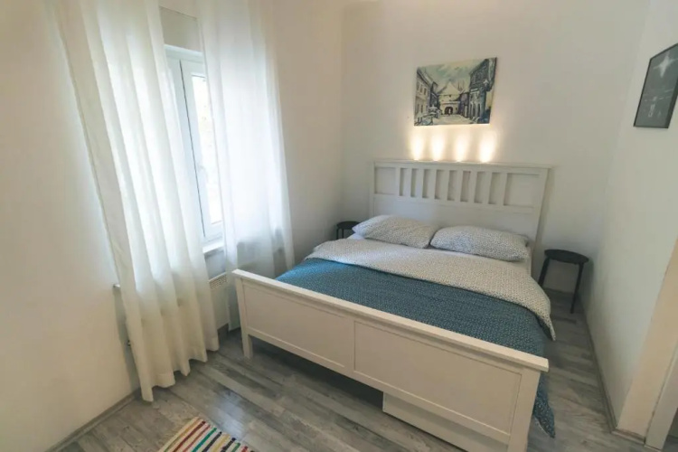 Newly adapted Studio 88 with free parking