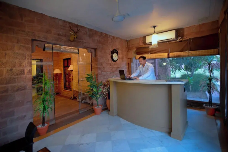 TreeHouse Rajbagh