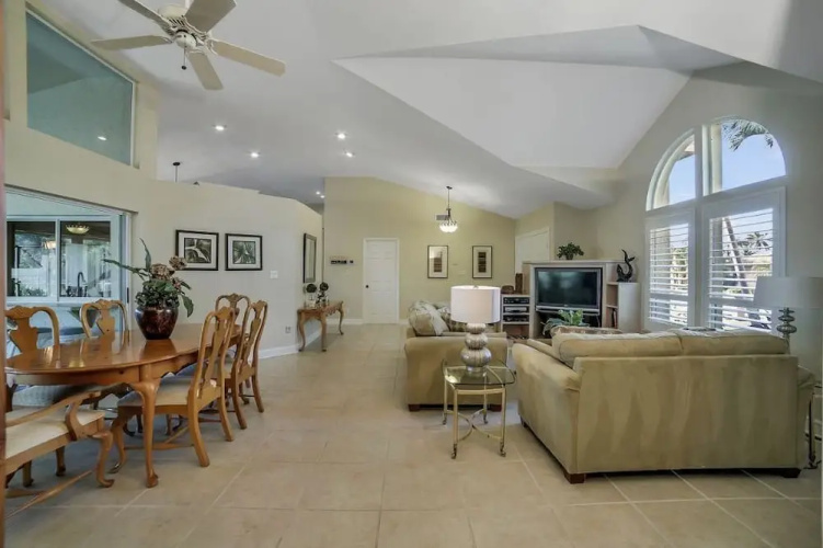 Lamplighter Ct Home