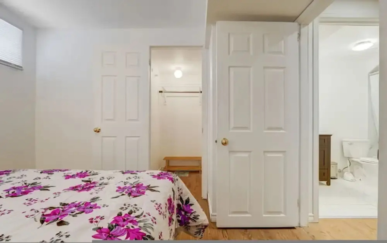 Comfortable Whitby 2 Bedroom Lower Suite