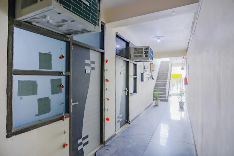 OYO 79139 Flagship Rana Residency