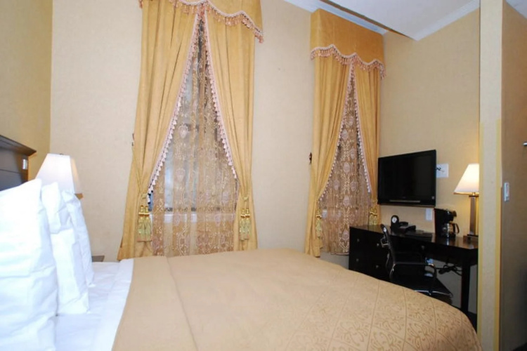 Baltimore Plaza Hotel