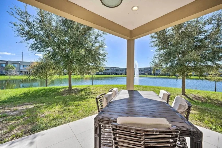 4 Bedrooms Apartment with balcony