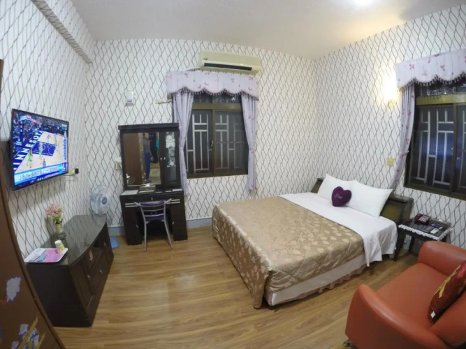 Reny Lake Warm Hostel