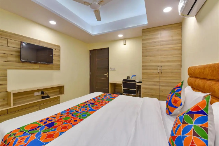 FabHotel Pink City
