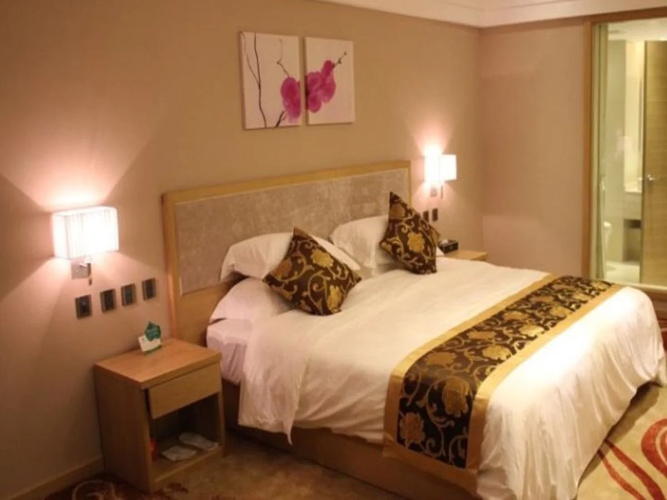 Longwei Holiday Hotel