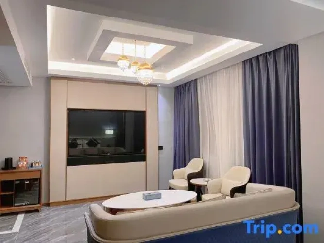 1 Bedroom Business Double Suite