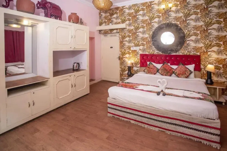 Hotel Pink Palace