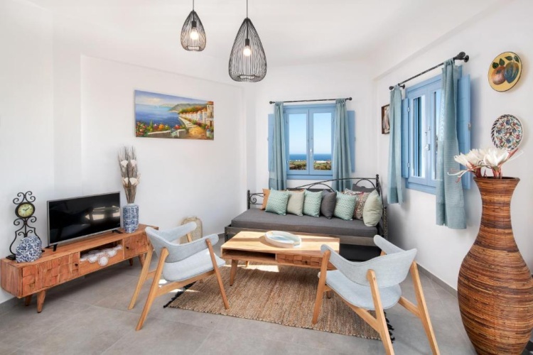 2 Bedrooms Villa