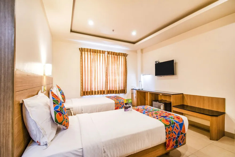 FabHotel Prime Royal Castle
