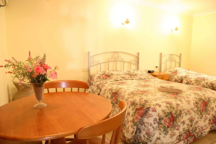 Bottlebrush Motel