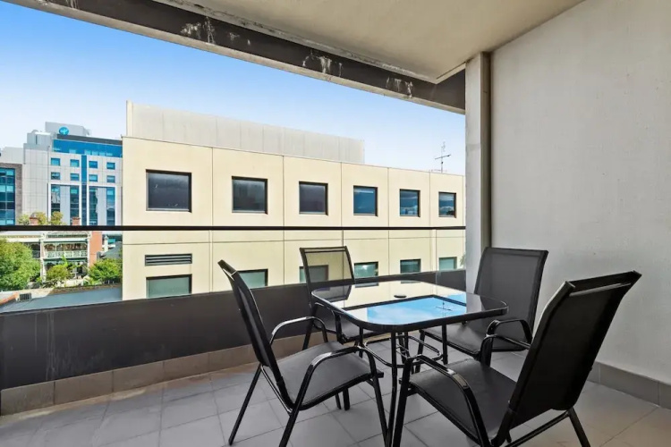 Stylish 2-bed Apartment Near MCG