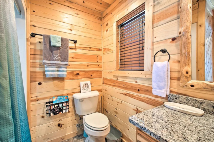Broken Bow Hideaway w/ Hot Tub & Fire Pit!