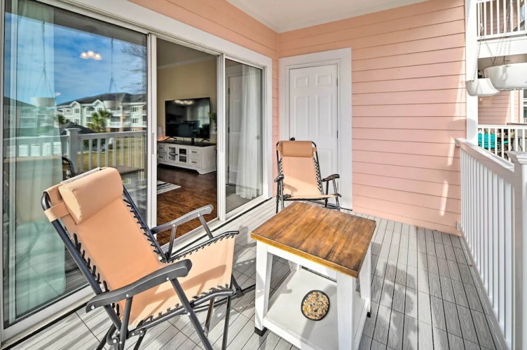 Bright Myrtle Beach Condo w/ Balcony!
