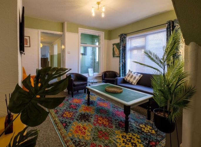 2 Bedrooms Apartment