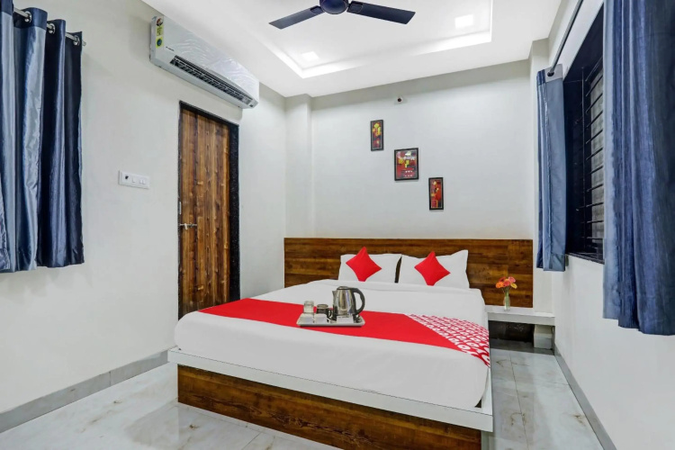 Flagship 92690 Hotel Jayesh Inn