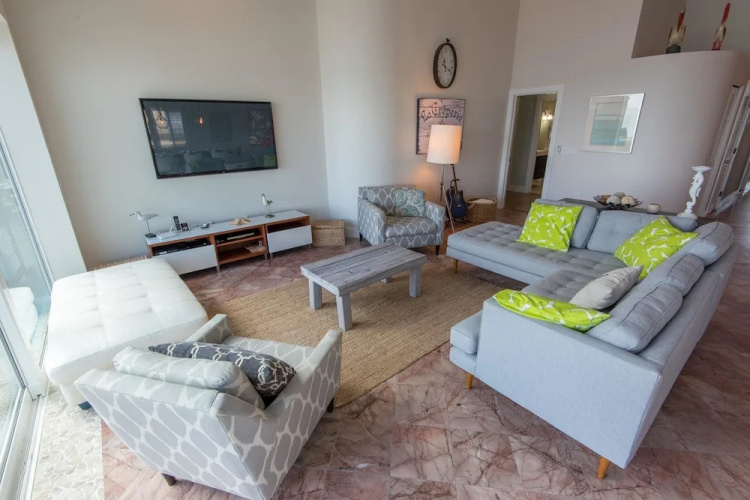 Breakaway Apartment 4