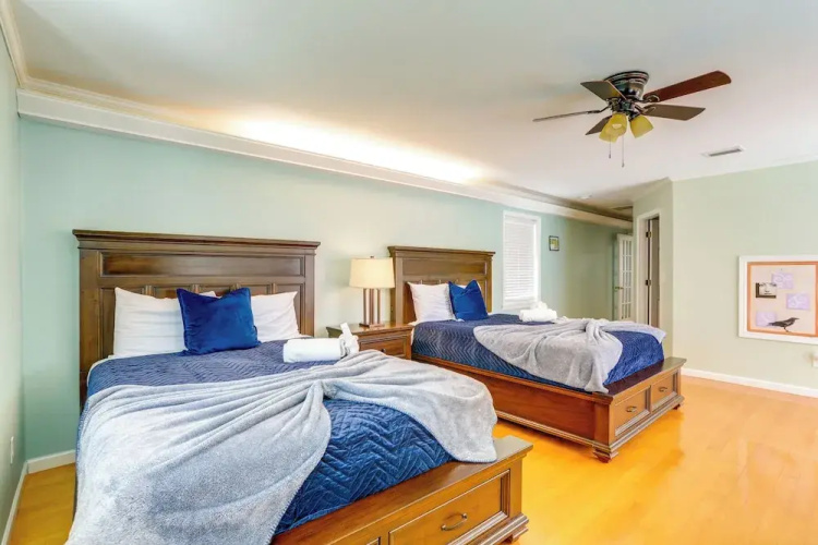 4 Mi to Beaches: Alluring Largo Hideaway!