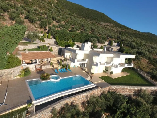 3 Bedrooms Villa