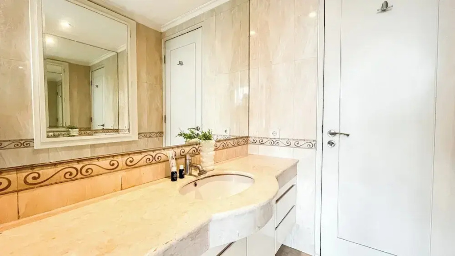 Spacious Luxury 2Br Apartment With Extra Room At Fx Residence