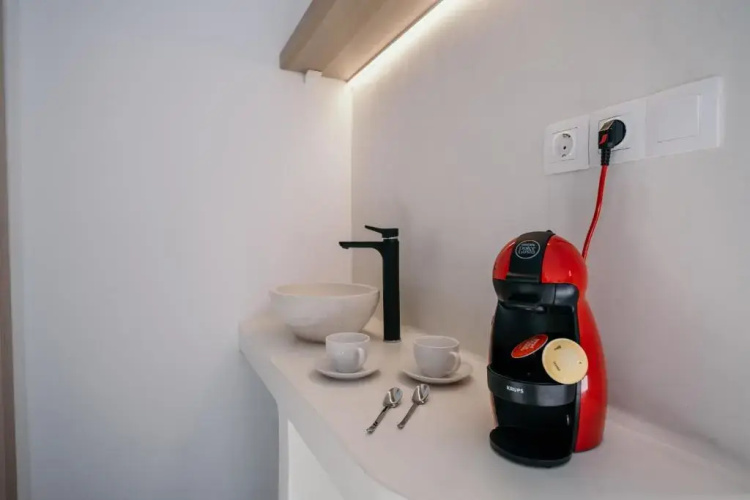 White Orchid Cave House & Studio