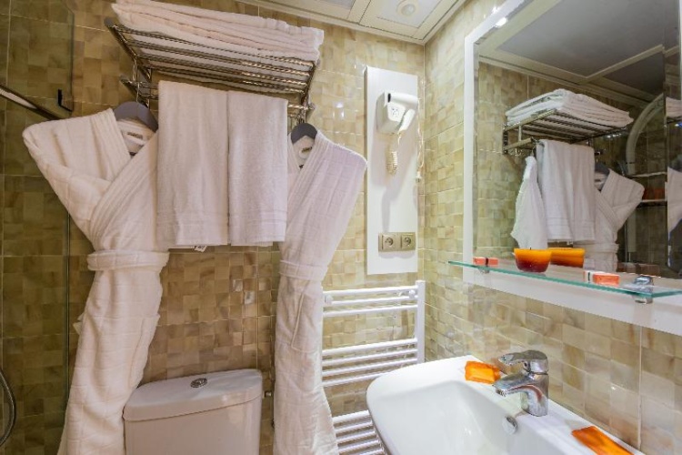 Deluxe Suite with balcony