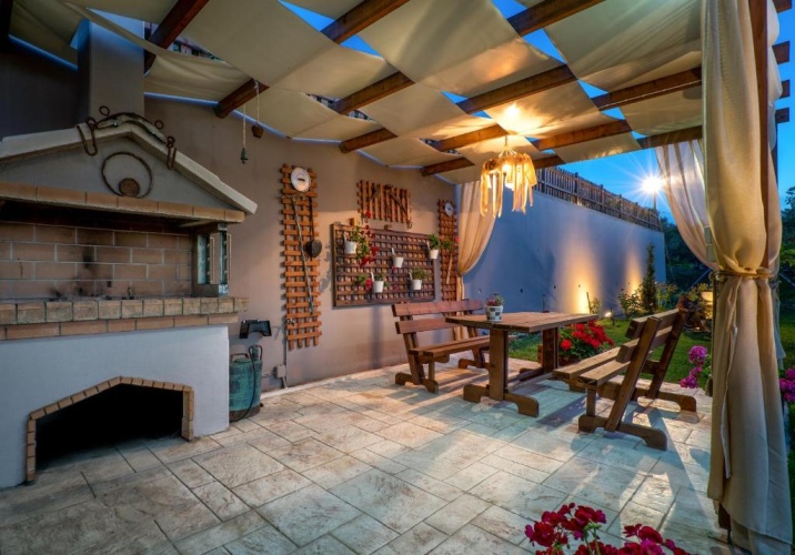 2 Bedrooms Villa